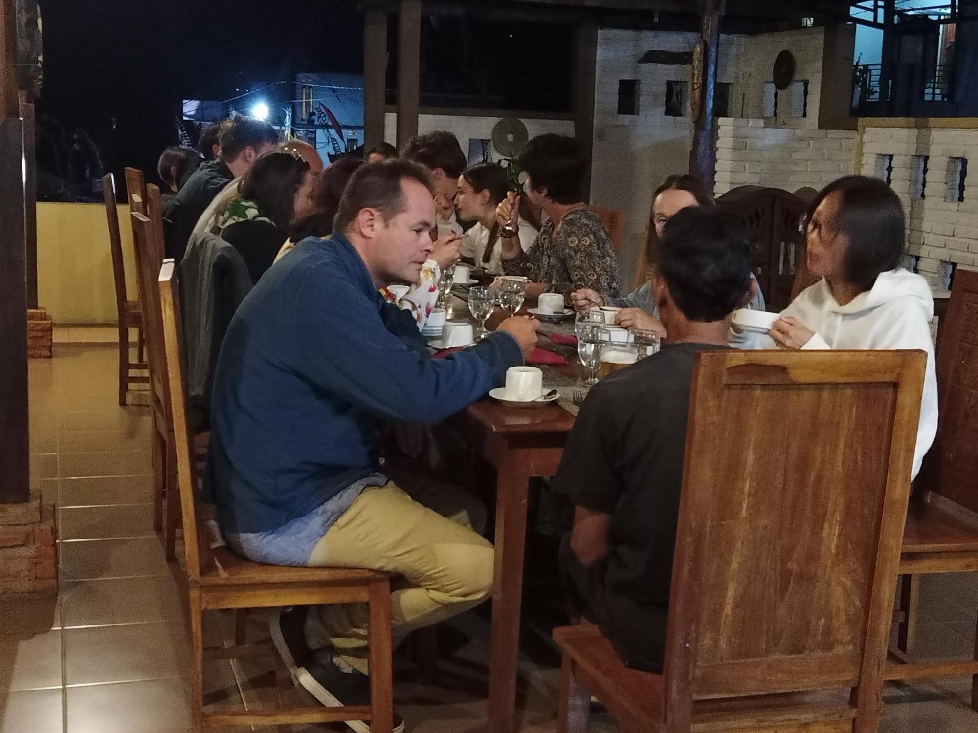 Karang Sari Guesthouse & Warung Munduk Exterior foto