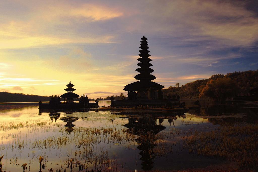 Karang Sari Guesthouse & Warung Munduk Exterior foto