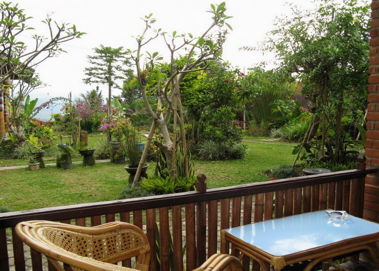 Karang Sari Guesthouse & Warung Munduk Exterior foto