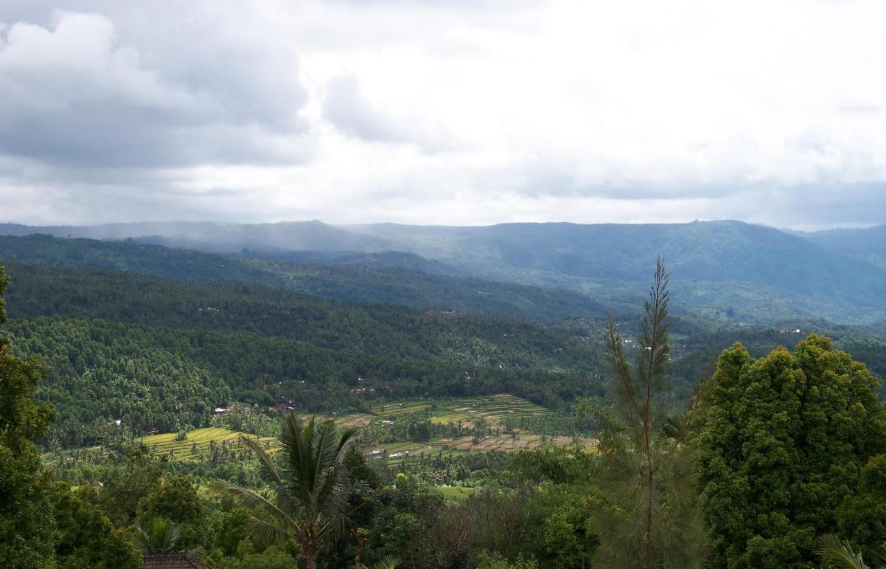Karang Sari Guesthouse & Warung Munduk Exterior foto