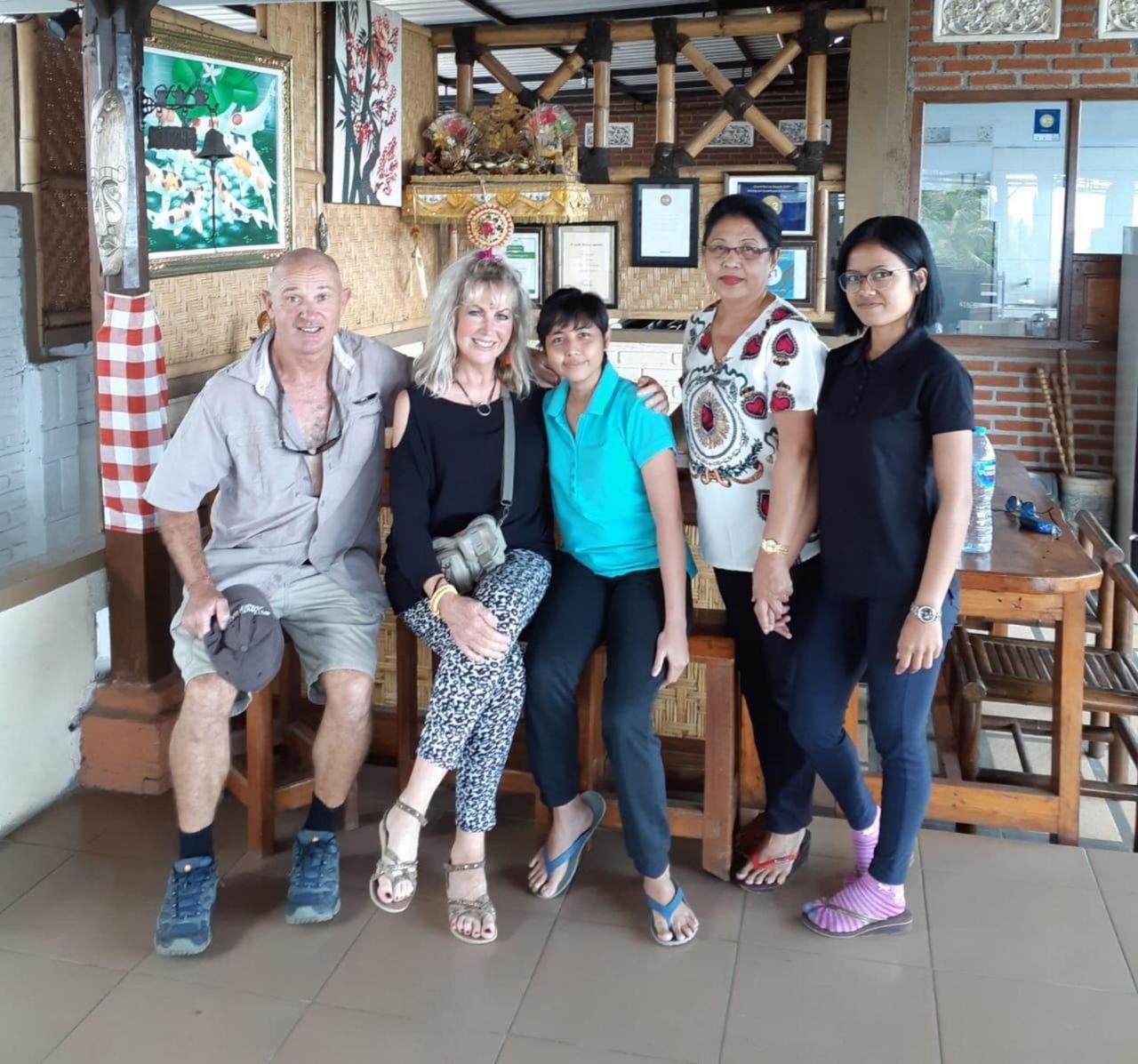 Karang Sari Guesthouse & Warung Munduk Exterior foto