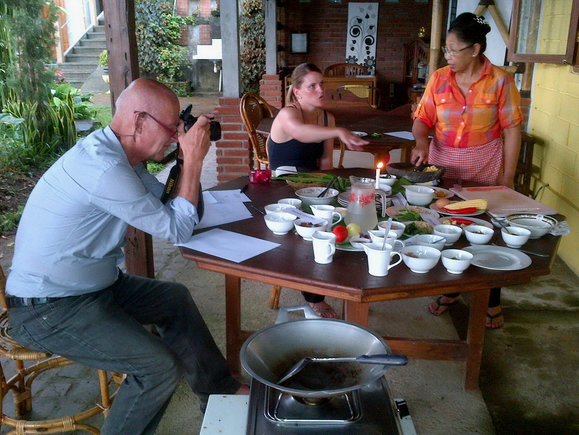 Karang Sari Guesthouse & Warung Munduk Exterior foto