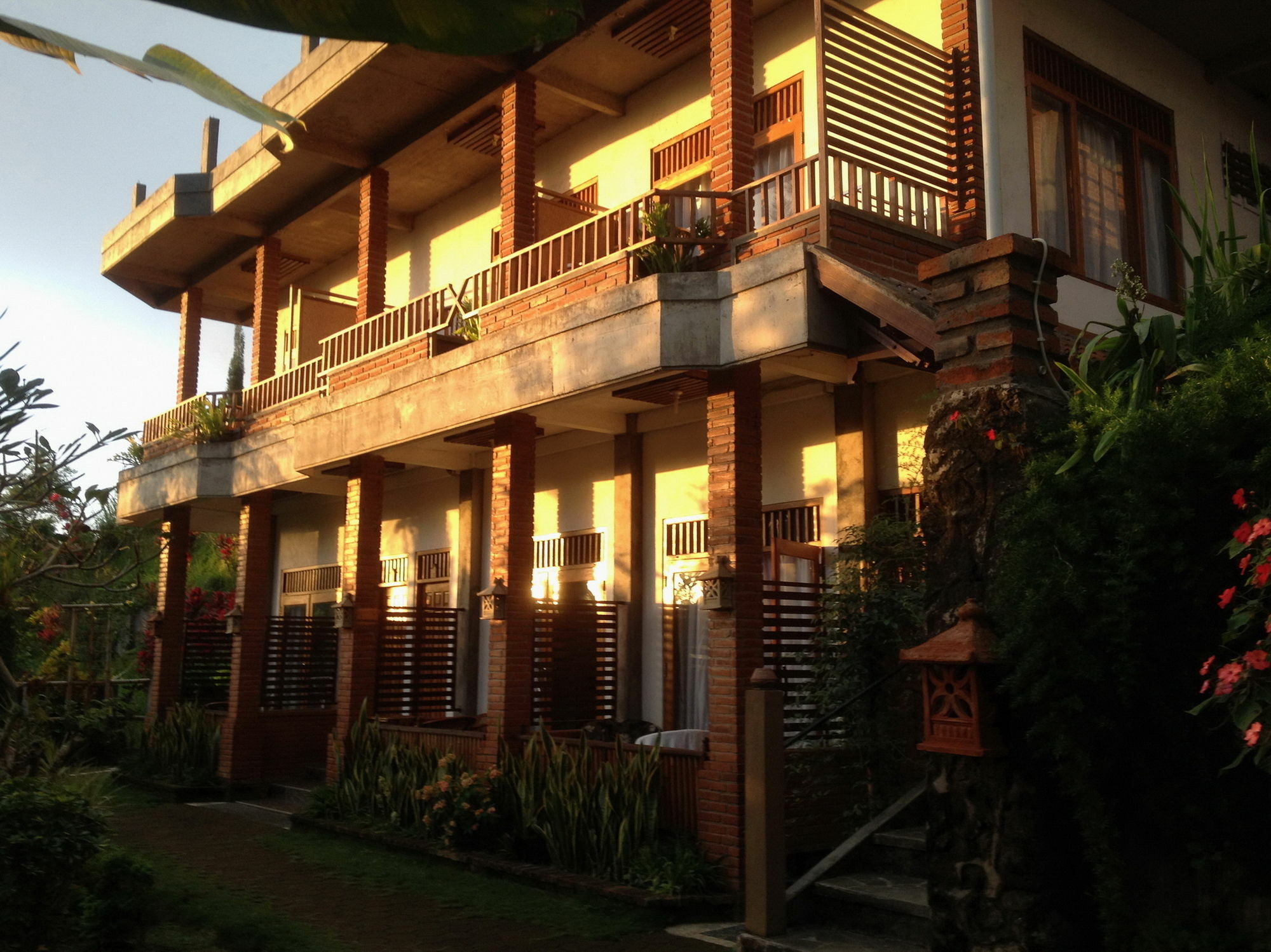 Karang Sari Guesthouse & Warung Munduk Exterior foto