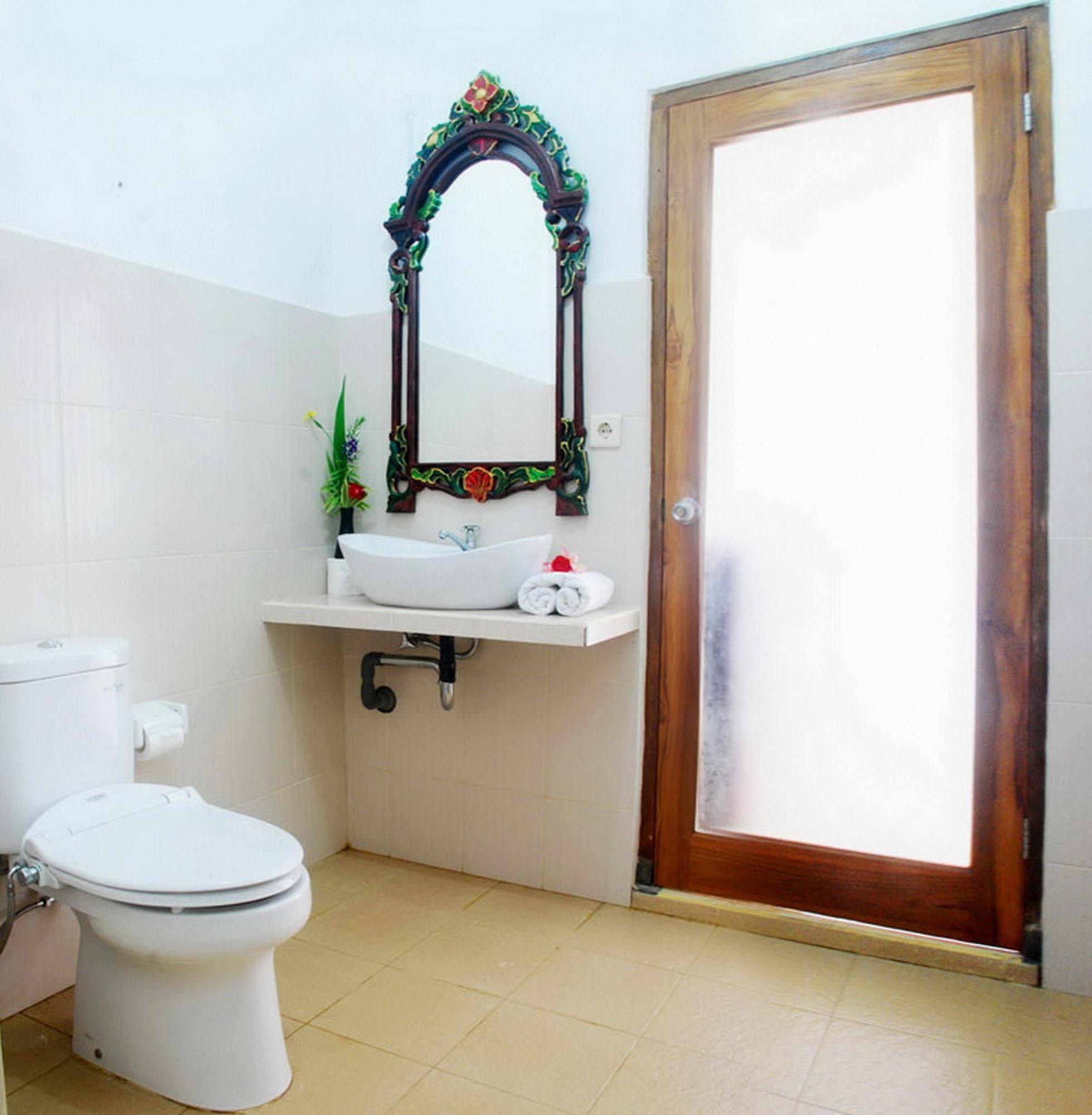 Karang Sari Guesthouse & Warung Munduk Exterior foto