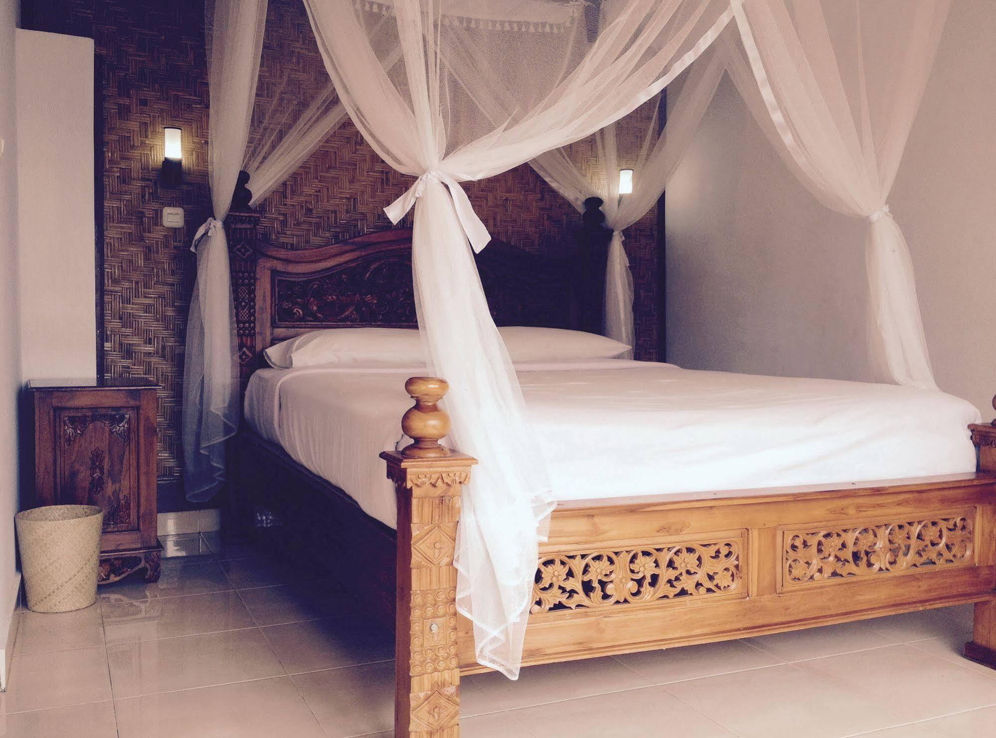 Karang Sari Guesthouse & Warung Munduk Exterior foto