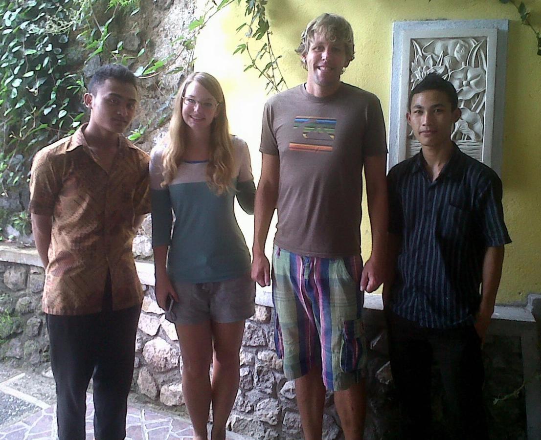 Karang Sari Guesthouse & Warung Munduk Exterior foto